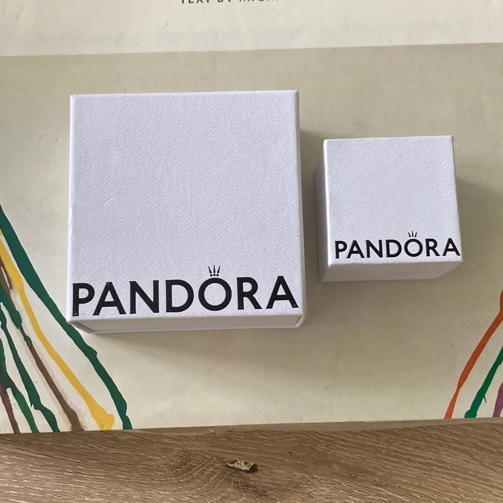 Pandora Elegant White Gift Boxes - Picture 1 of 4
